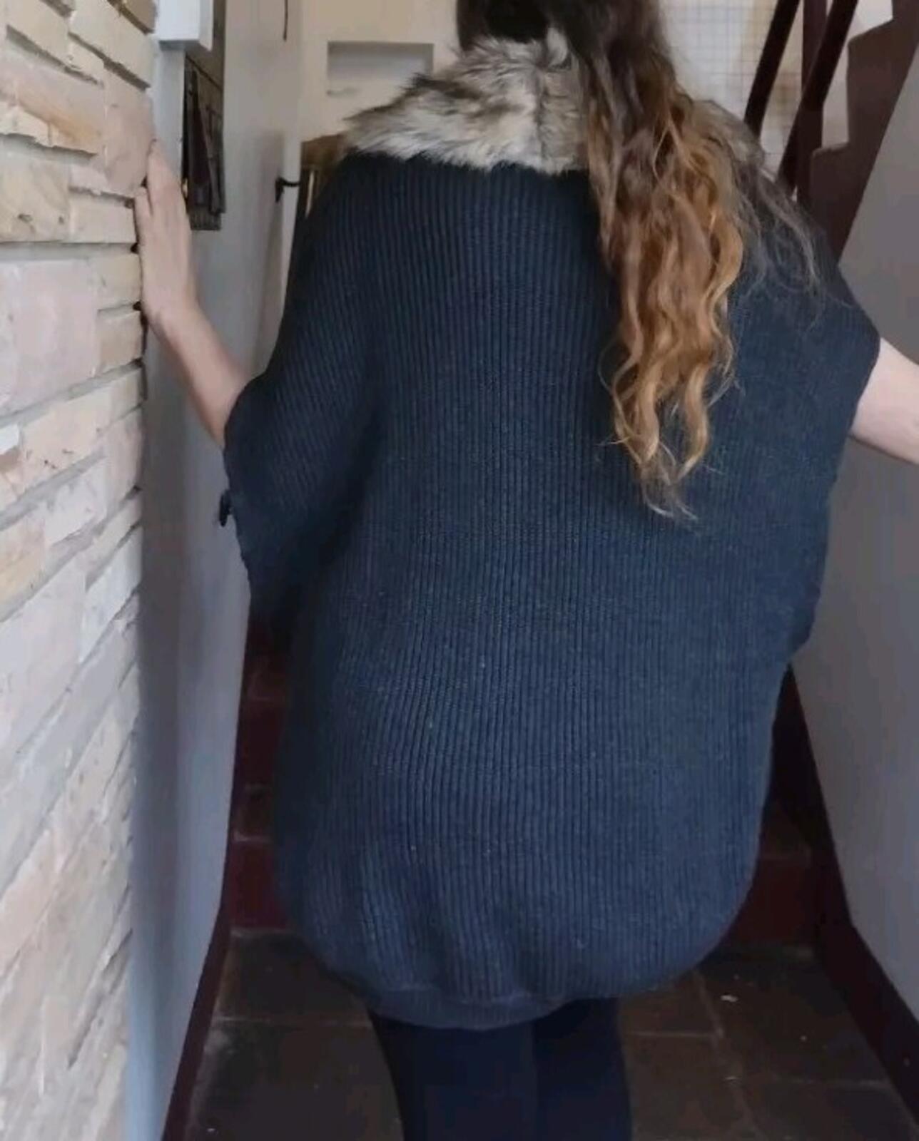 Ruyi Knit Sweater Vest Faux Fur Collar Off Black Women Sz OS With Toggle Close