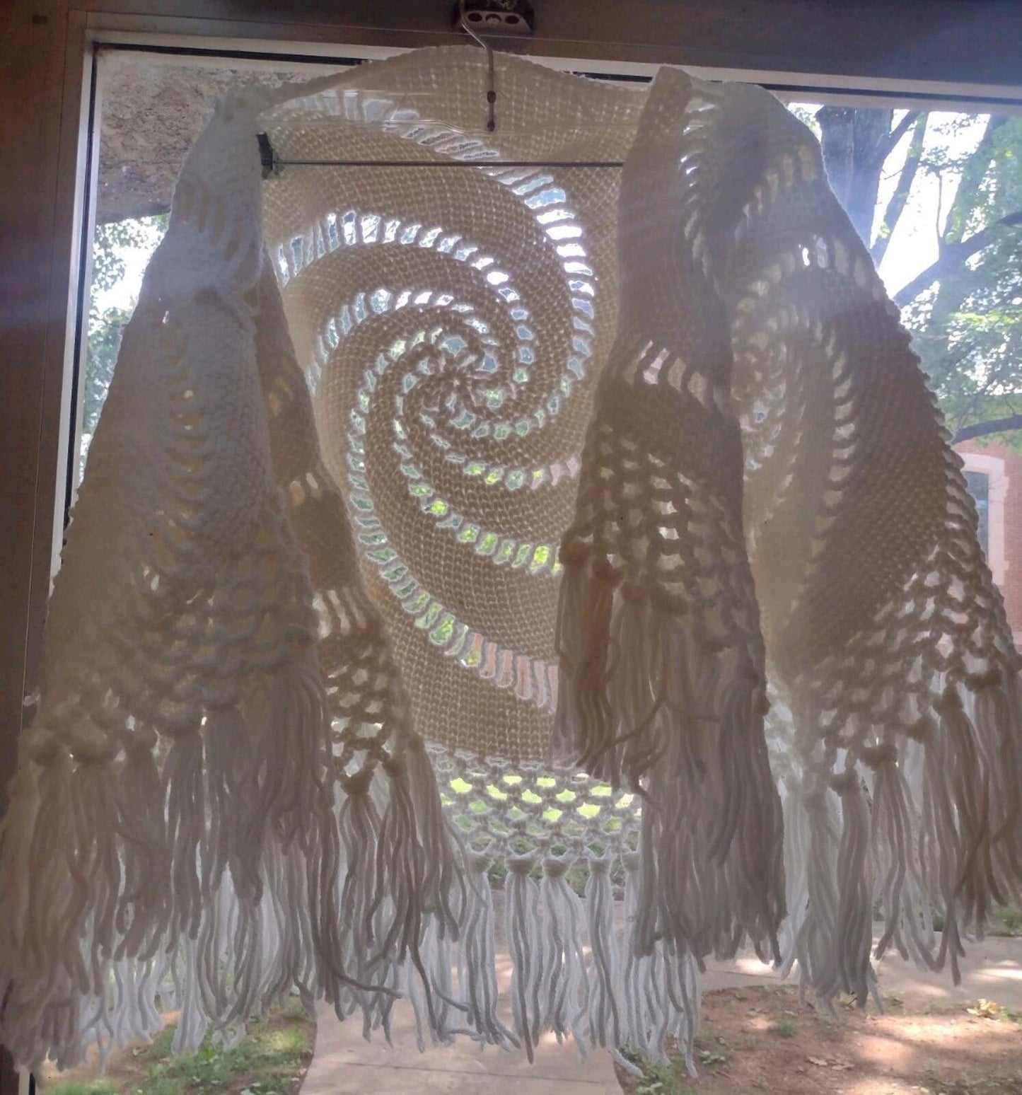 Vintage 70s Crochet Swirl Fringe Shawl Boho Festival Openwork Wrap White Acrylic