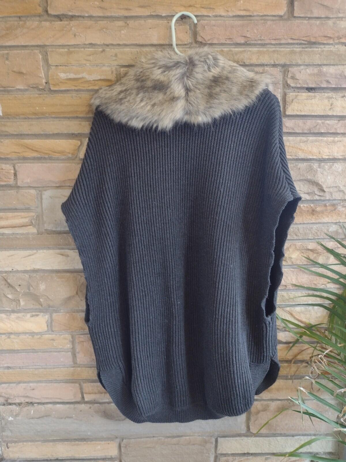 Ruyi Knit Sweater Vest Faux Fur Collar Off Black Women Sz OS With Toggle Close
