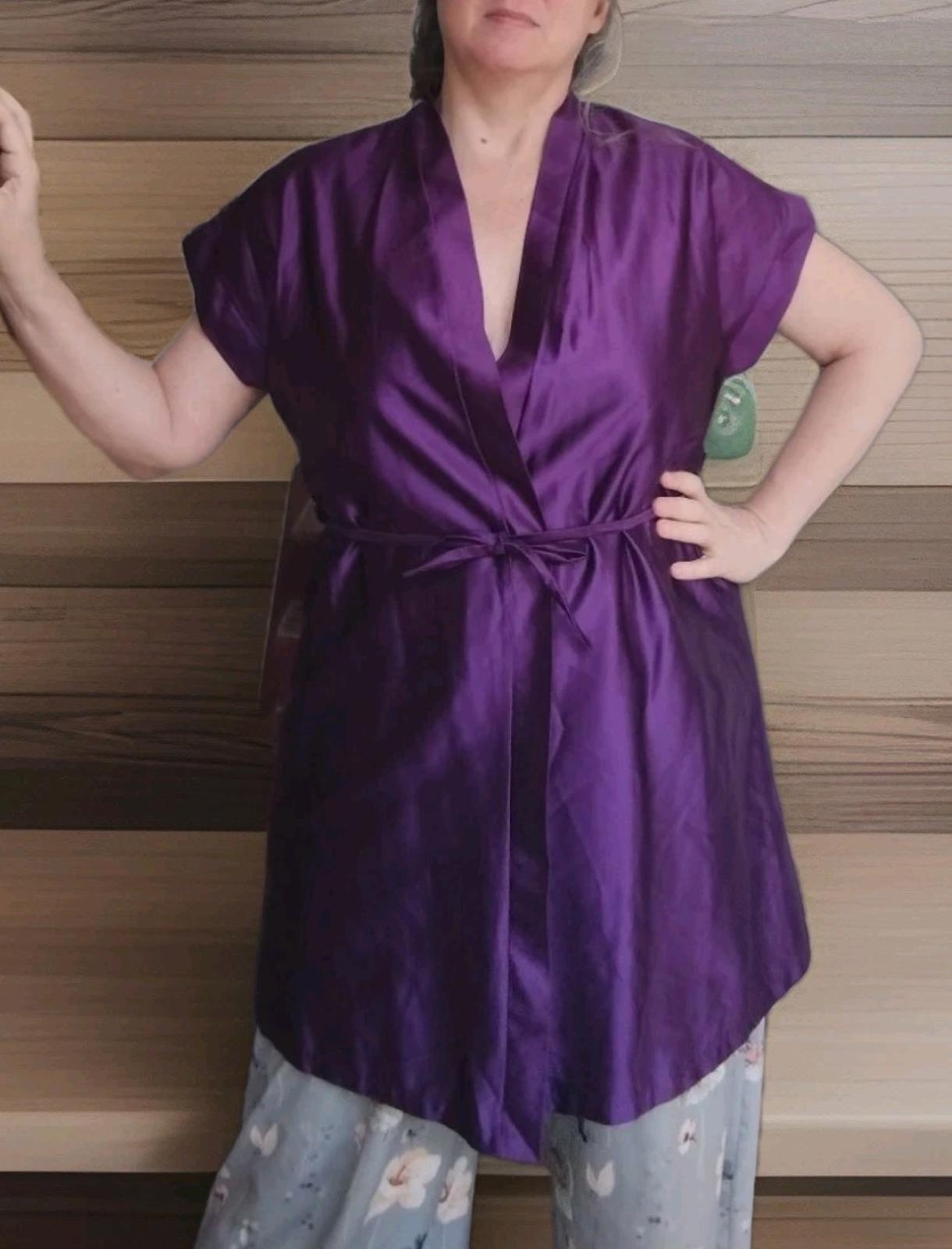 Vintage Julie Girl Purple Satin Robe Hand-Painted Floral Artwear Kimono 1980s
