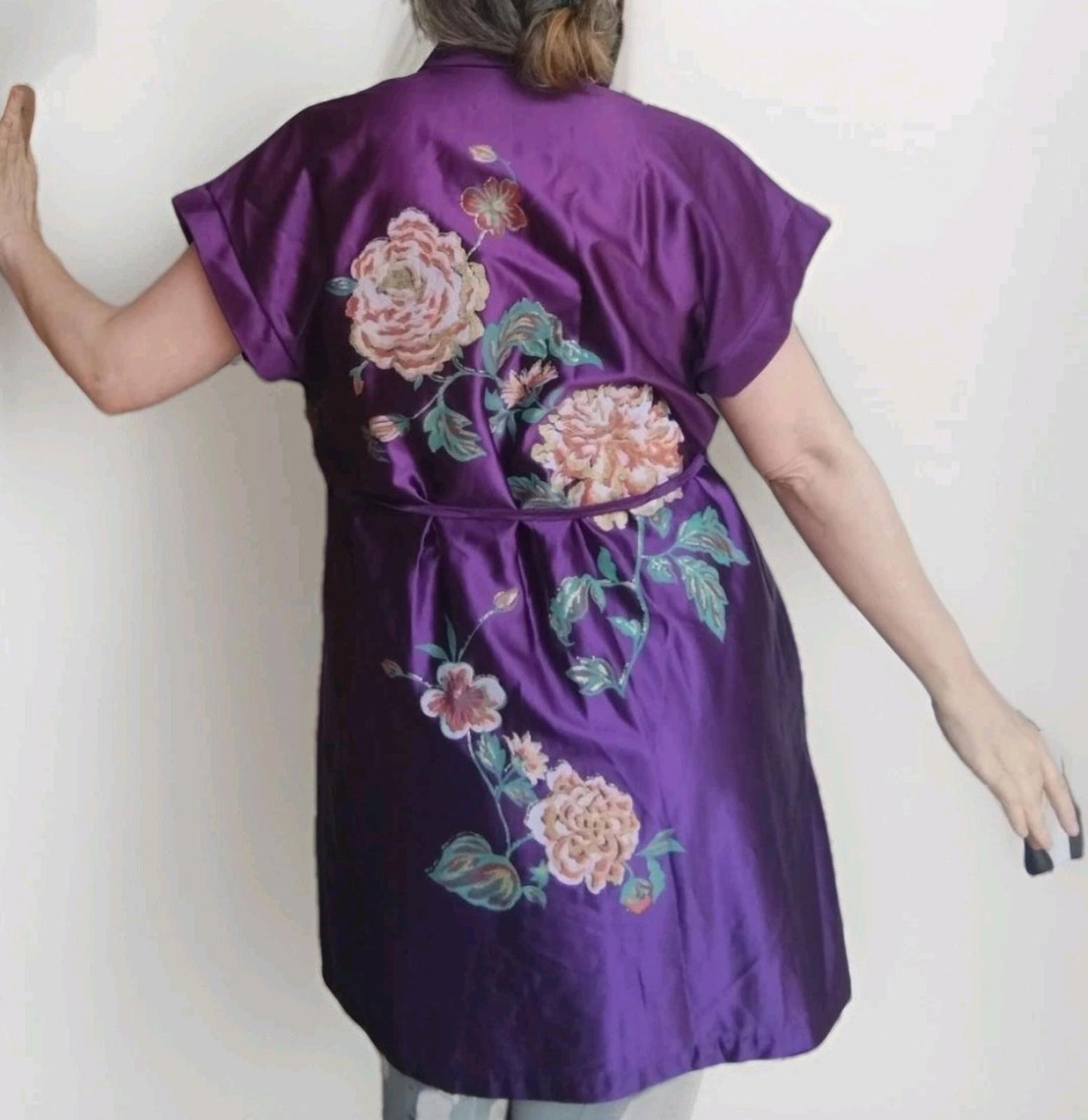 Vintage Julie Girl Purple Satin Robe Hand-Painted Floral Artwear Kimono 1980s