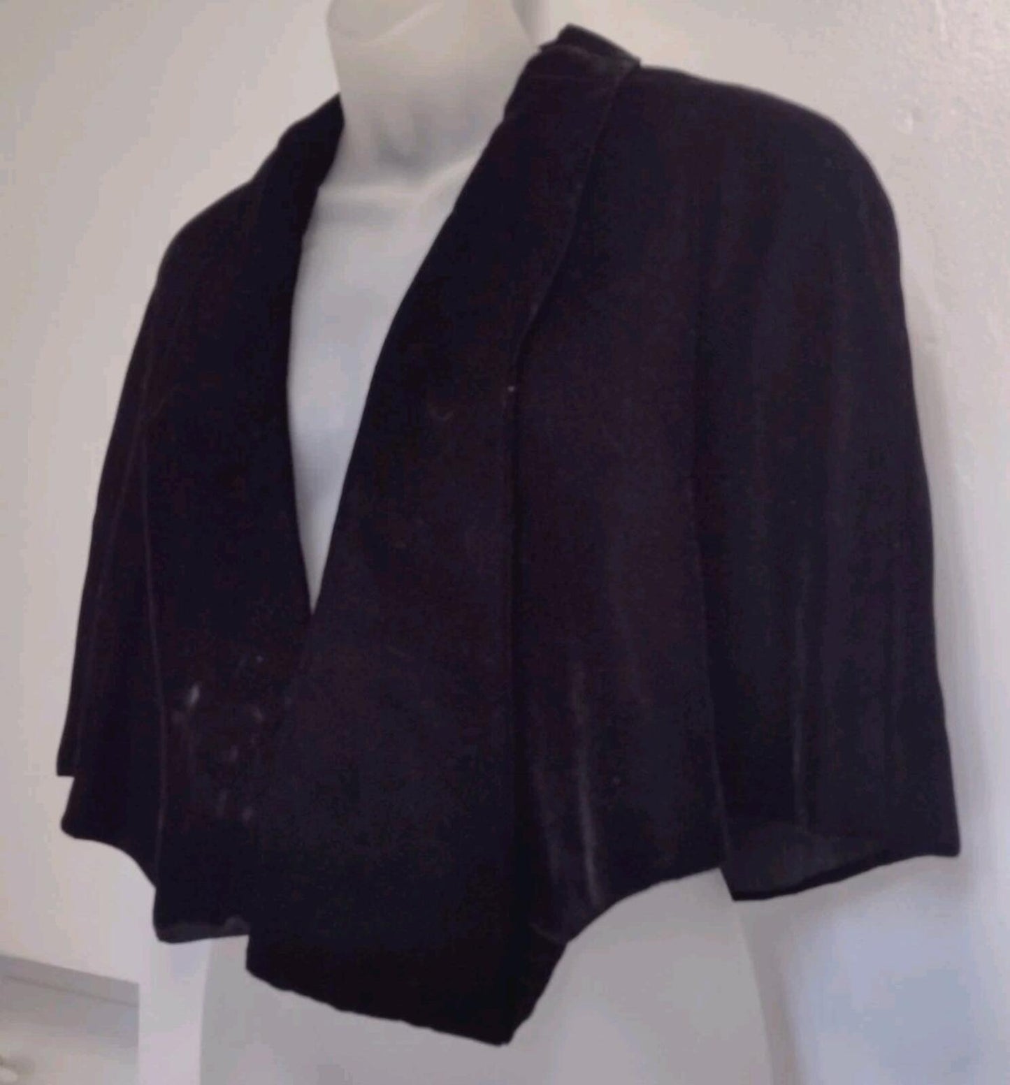 VTG 40s Black Velvet Opera Capelet Satin Lined Evening Wrap
