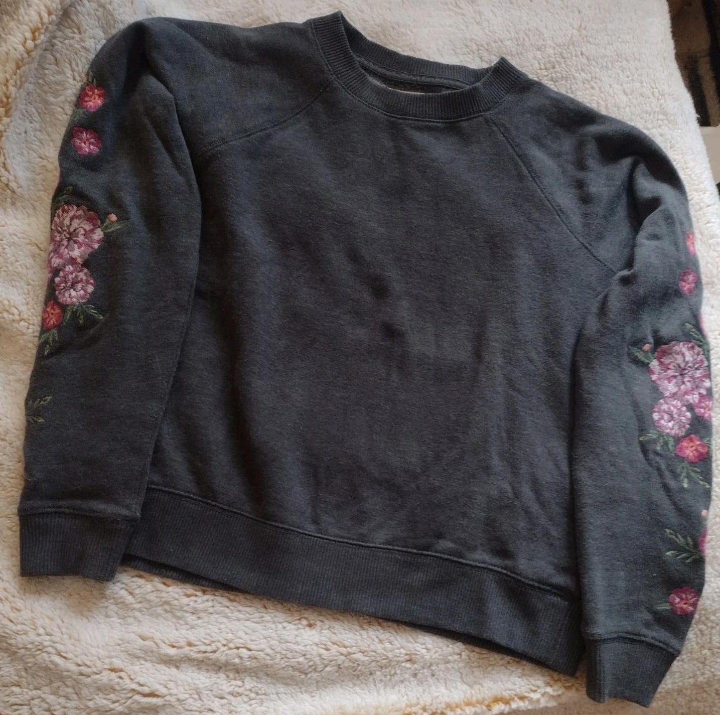 Gray Aeropostale Pink Embroidered Floral Sleeve Sweater Sweatshirt XS