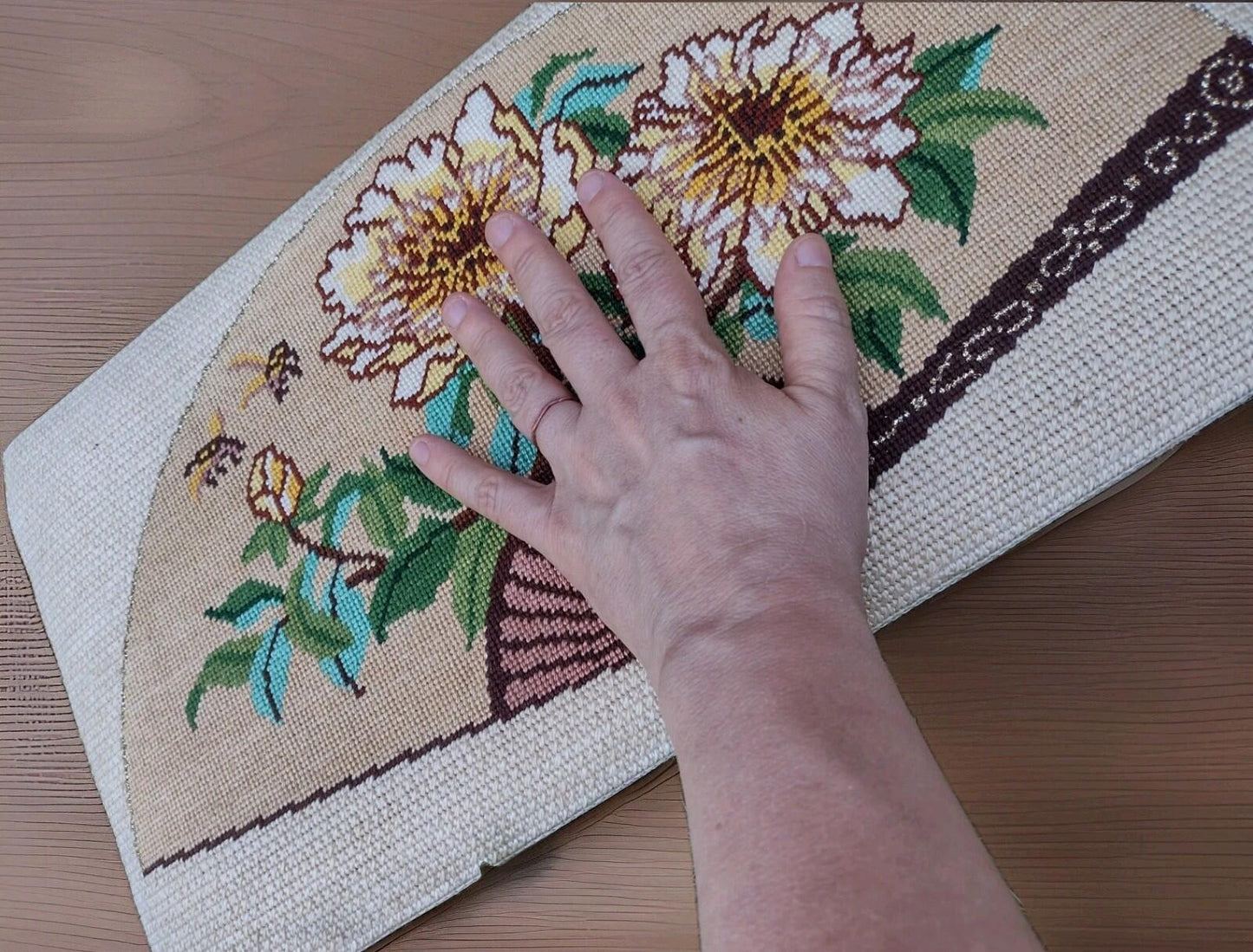 Needlepoint Wall Hanging Chinoiserie Floral Fan Bees Gold Vintage 18x10