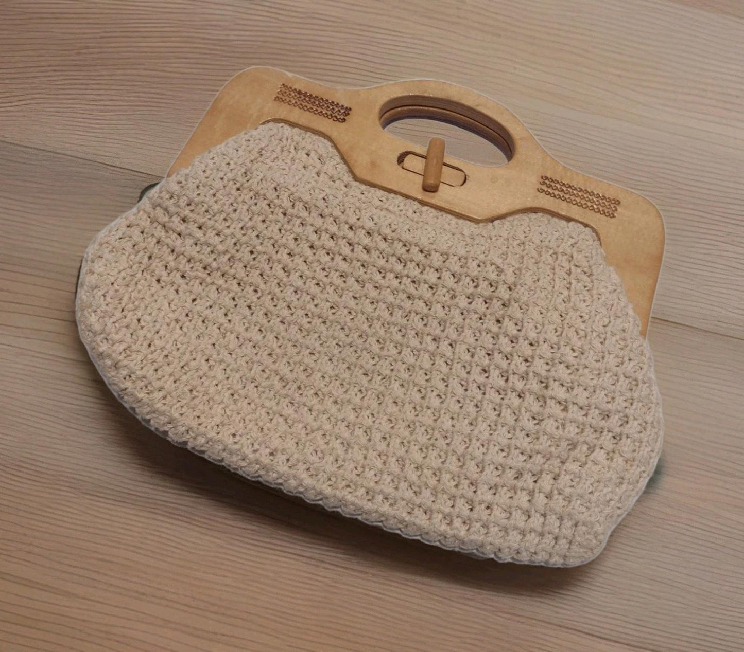 Vintage 60s Crochet Handbag Wood Handle Turn Lock Made in Hong Kong Boho