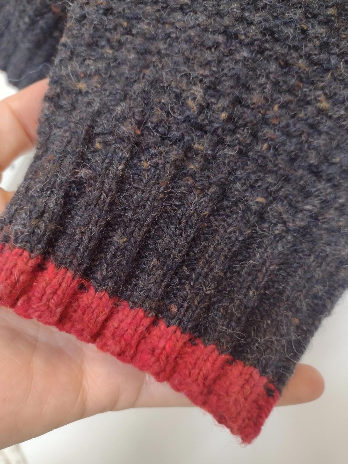Madison Dry Goods Wool Blend Waffle Knit Sweater L USA Charcoal Red Trim