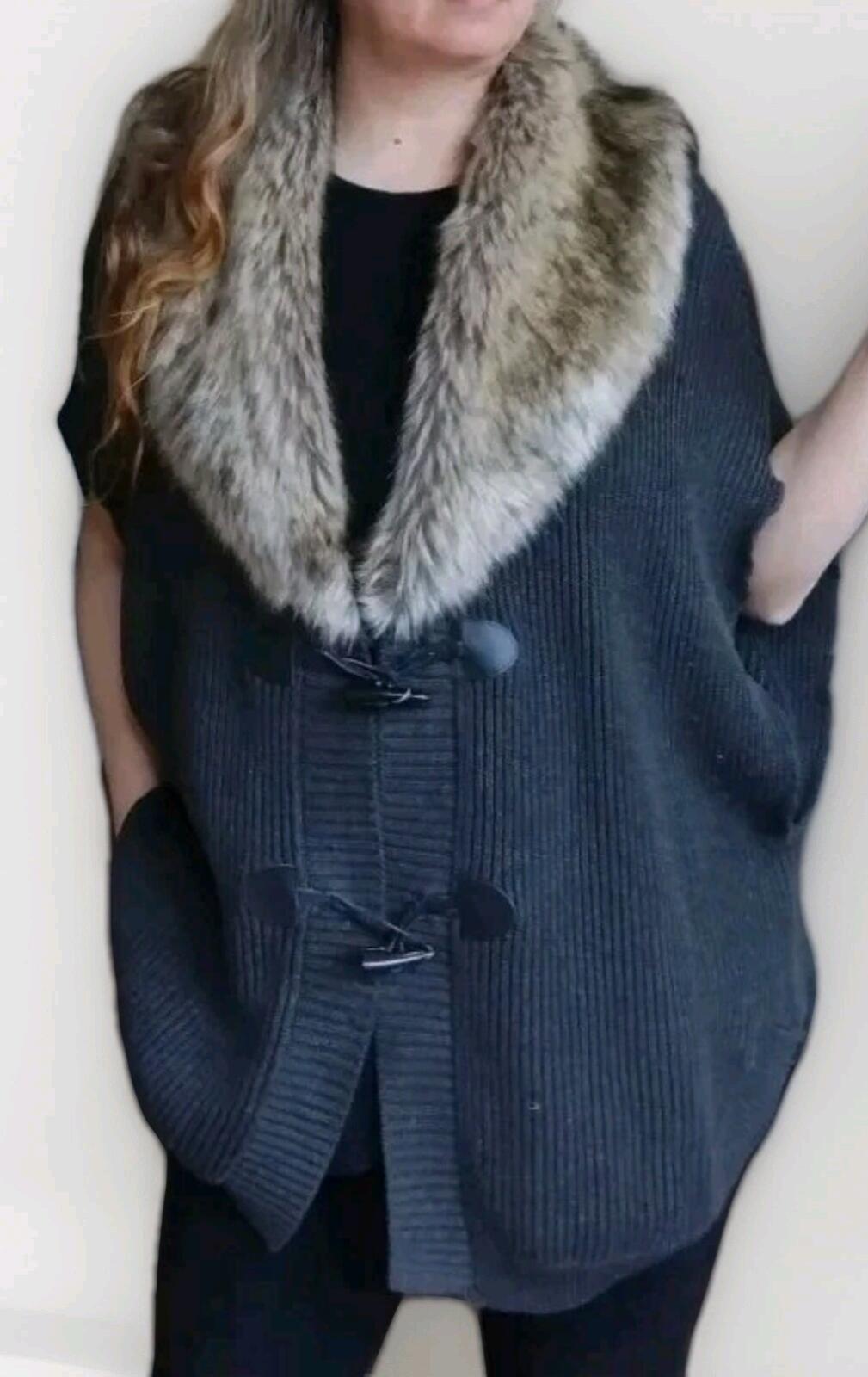 Ruyi Knit Sweater Vest Faux Fur Collar Off Black Women Sz OS With Toggle Close