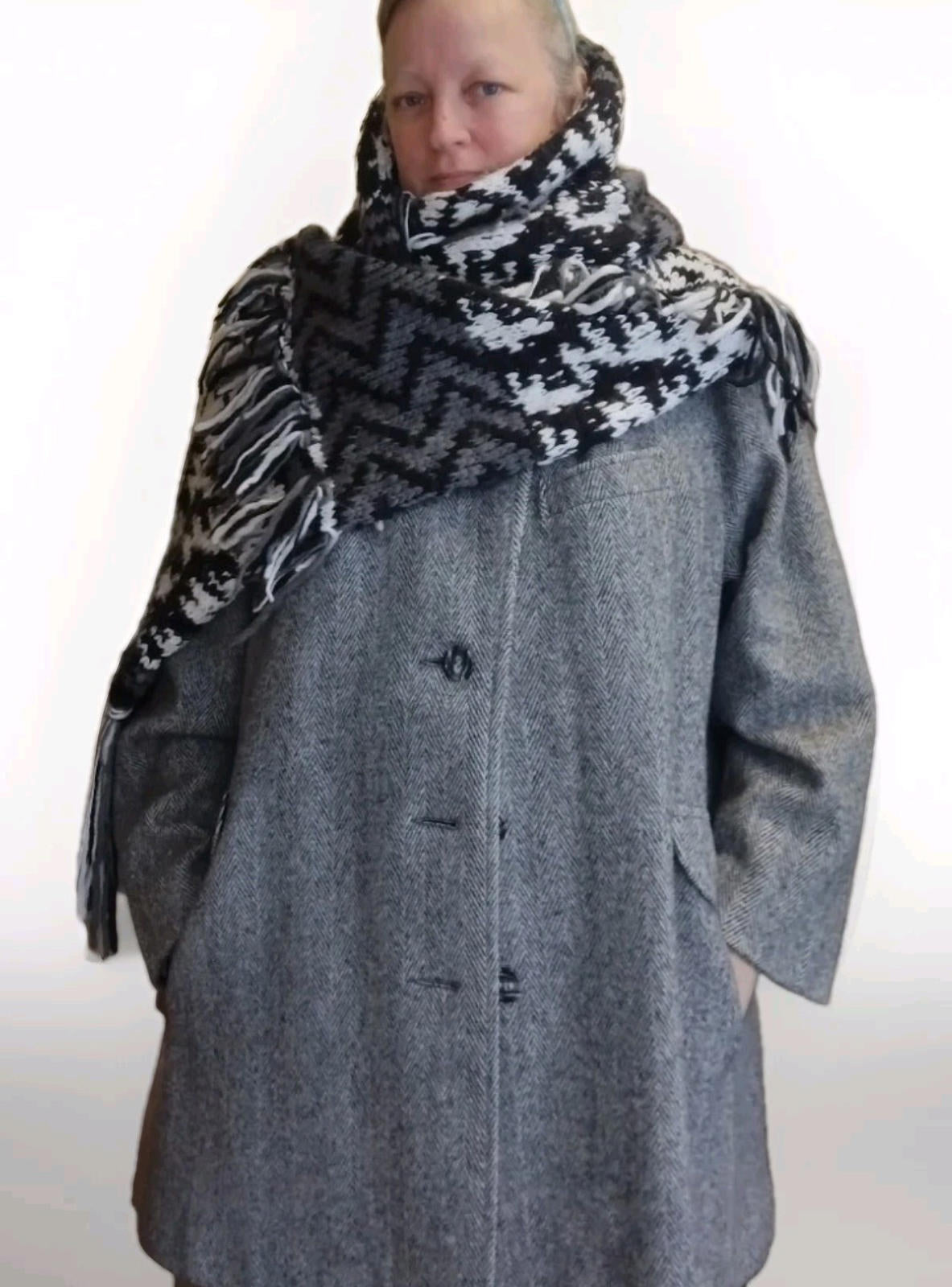 100x16" Hand-Knit Graphic Scarf Monochrome Zigzag Pattern Artisan Fringe Roving