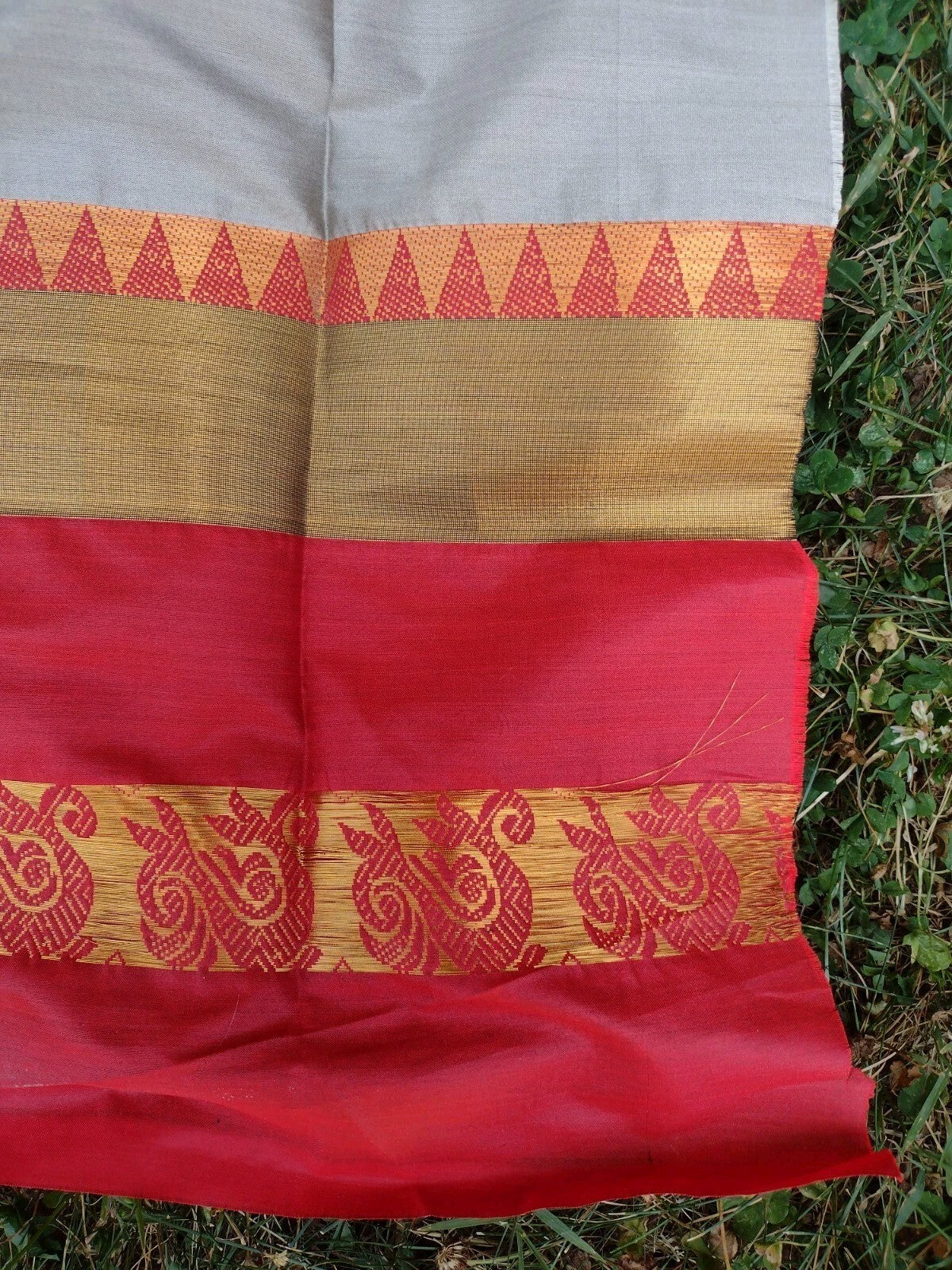 Vintage Indian Silk Sari Fabric Textile 240x42 Red Gold Zari Border Paisley