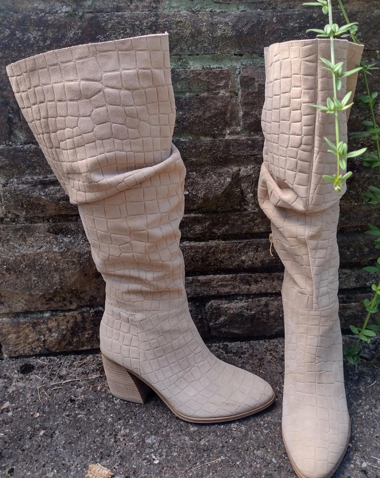 Michael By Michael Shannon New Millie Beige  Croc Embossed Suede Size 8.5