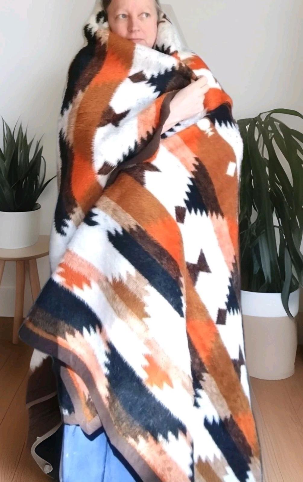 VTG 70s Beacon Blanket WPL 1675 Fuzzy Acrilan Alpaca Look USA 62x74 Washable