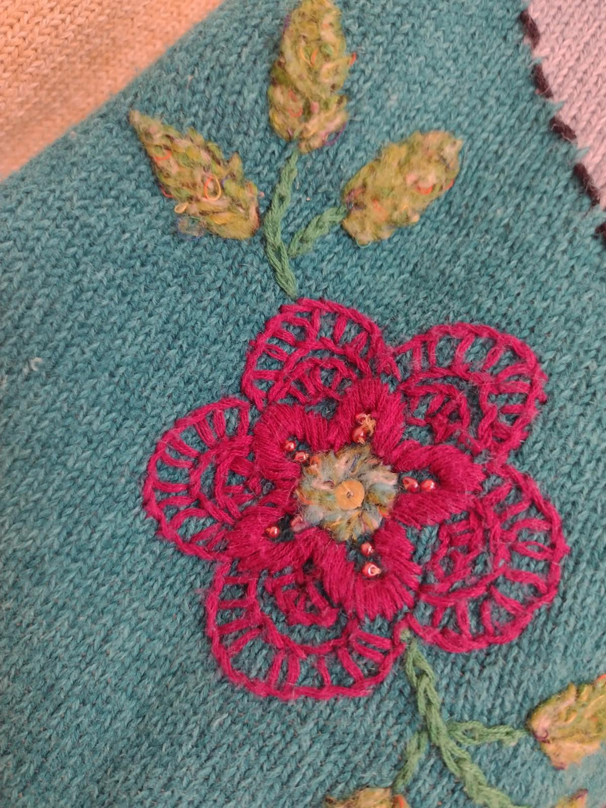 VTH 90s Y2K Size XL Embellished Embroidered Floral Long Sleeve Ramie Sweater