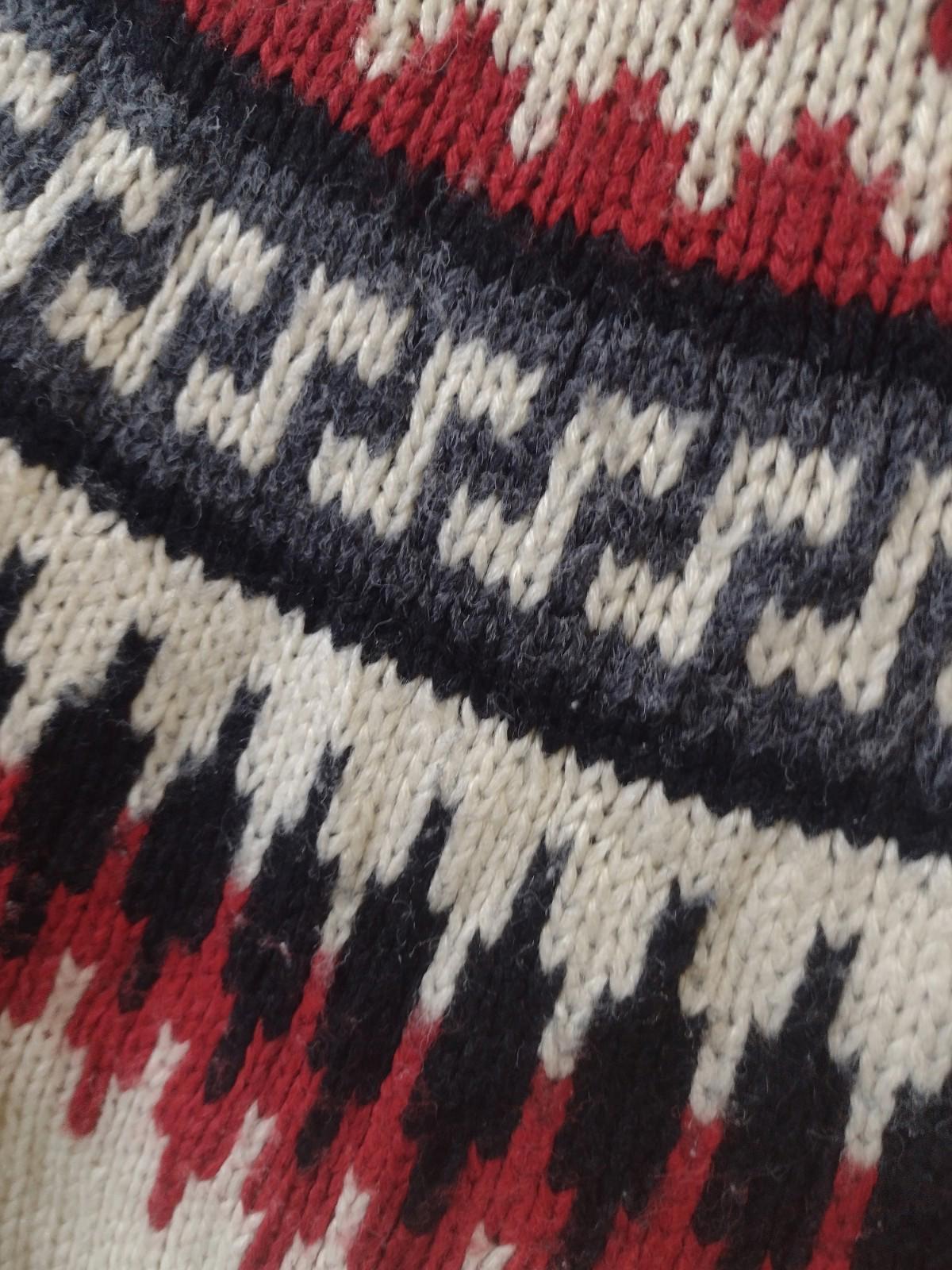 Vtg 70s Peter England Geometric Knit Sweater M Taiwan ROC Acrylic Nylon