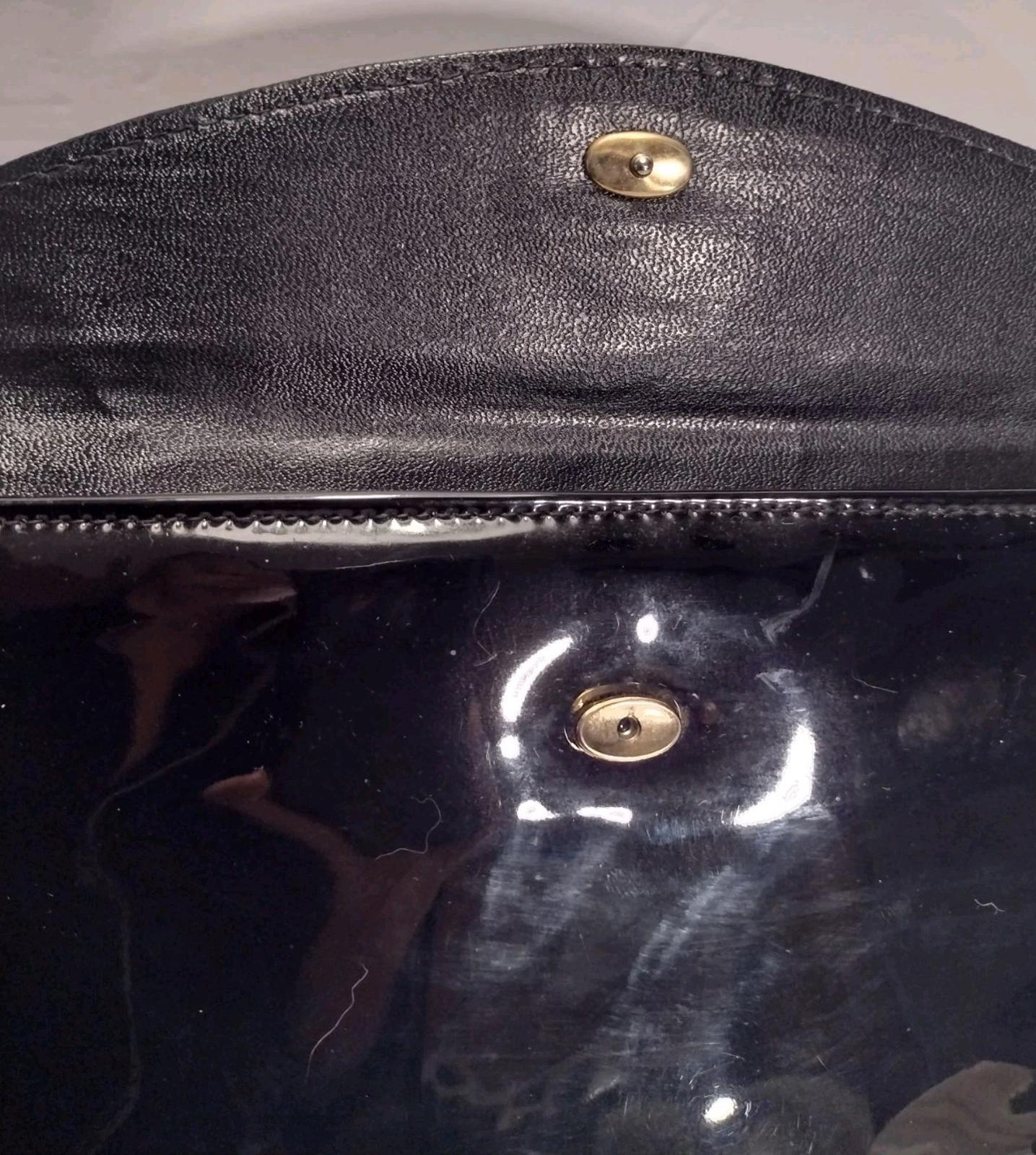 Vintage 1970s Black Patent Clutch Purse Gold Bar Accent Tuck‑In Chain Bag