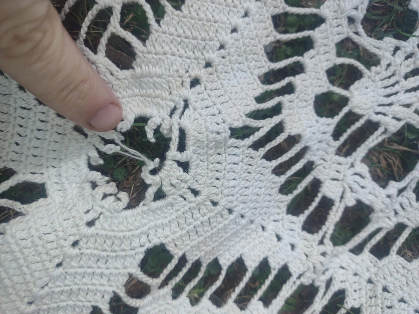 Vintage 50s Hand Crochet Cotton Lace Bedspread 82x100 Fringe Openwork Ivory