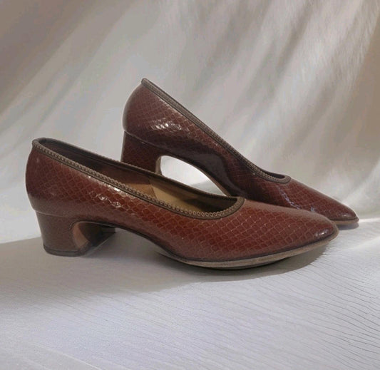 Vintage 50s De Liso Debs Brown Embossed Pumps Size 8A Mid-Century Glam Heels