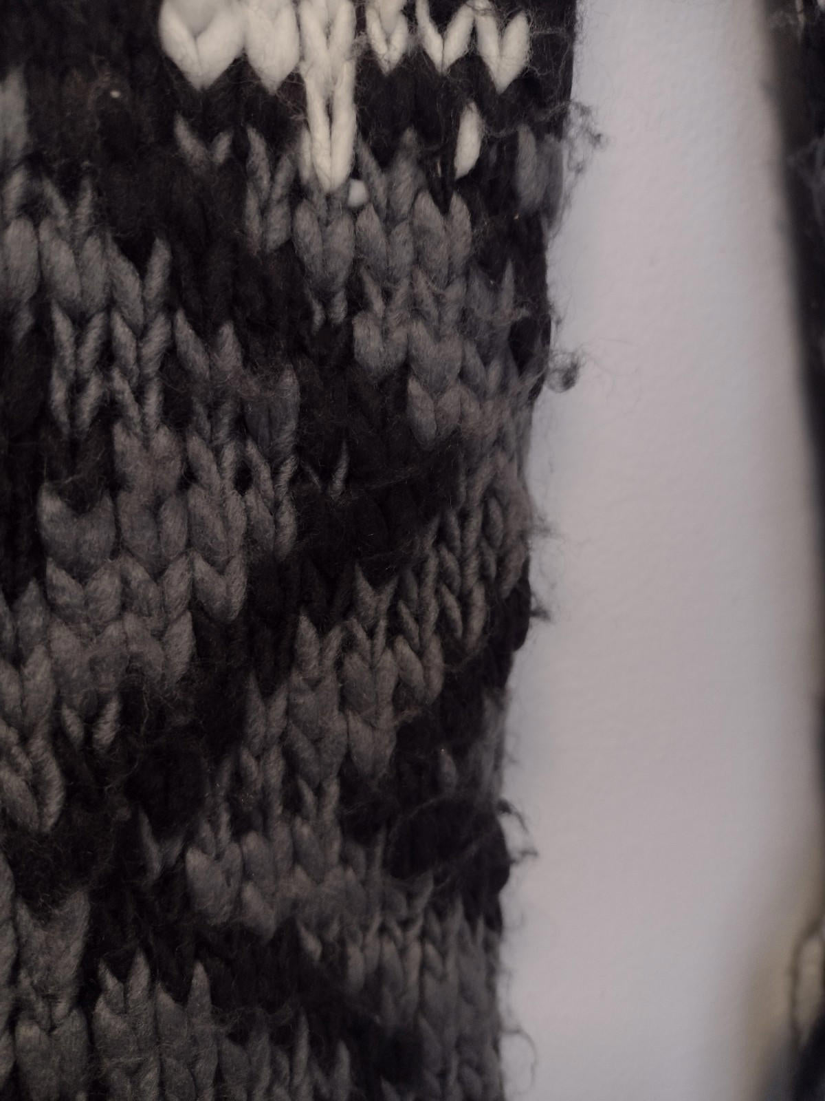 100x16" Hand-Knit Graphic Scarf Monochrome Zigzag Pattern Artisan Fringe Roving