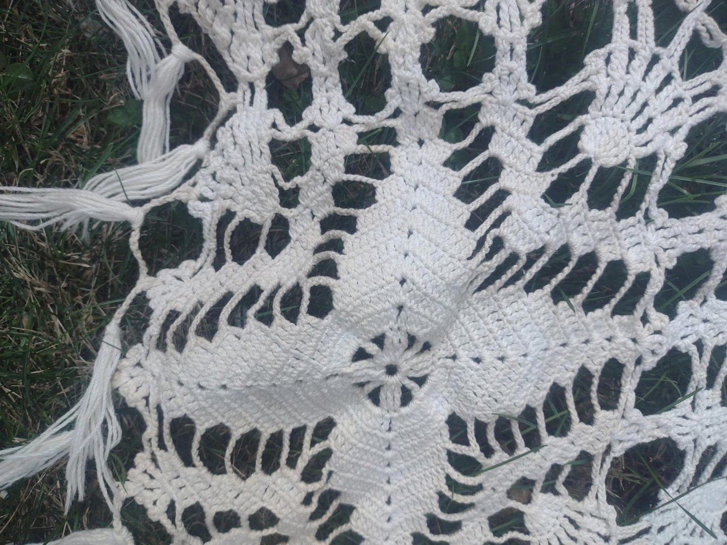 Vintage 50s Hand Crochet Cotton Lace Bedspread 82x100 Fringe Openwork Ivory